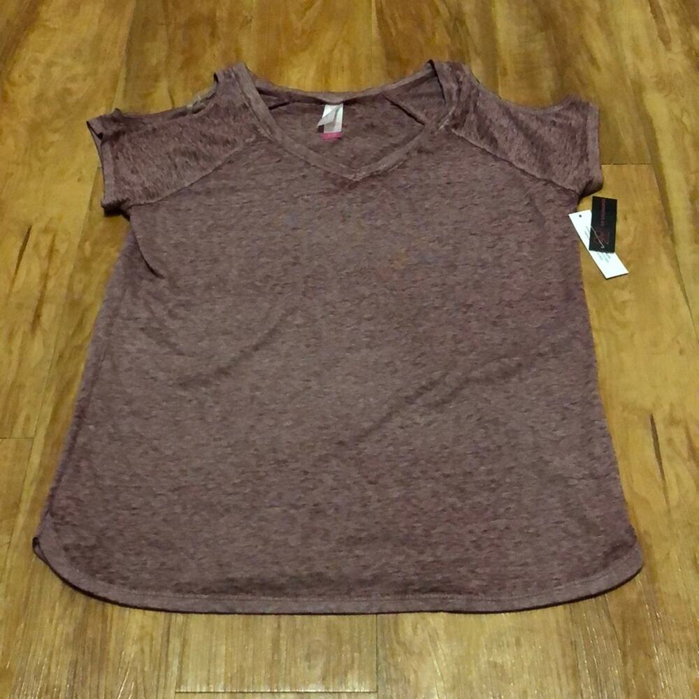 No Boundaries Burgundy Cold Shoulder T-Shirt Size XL